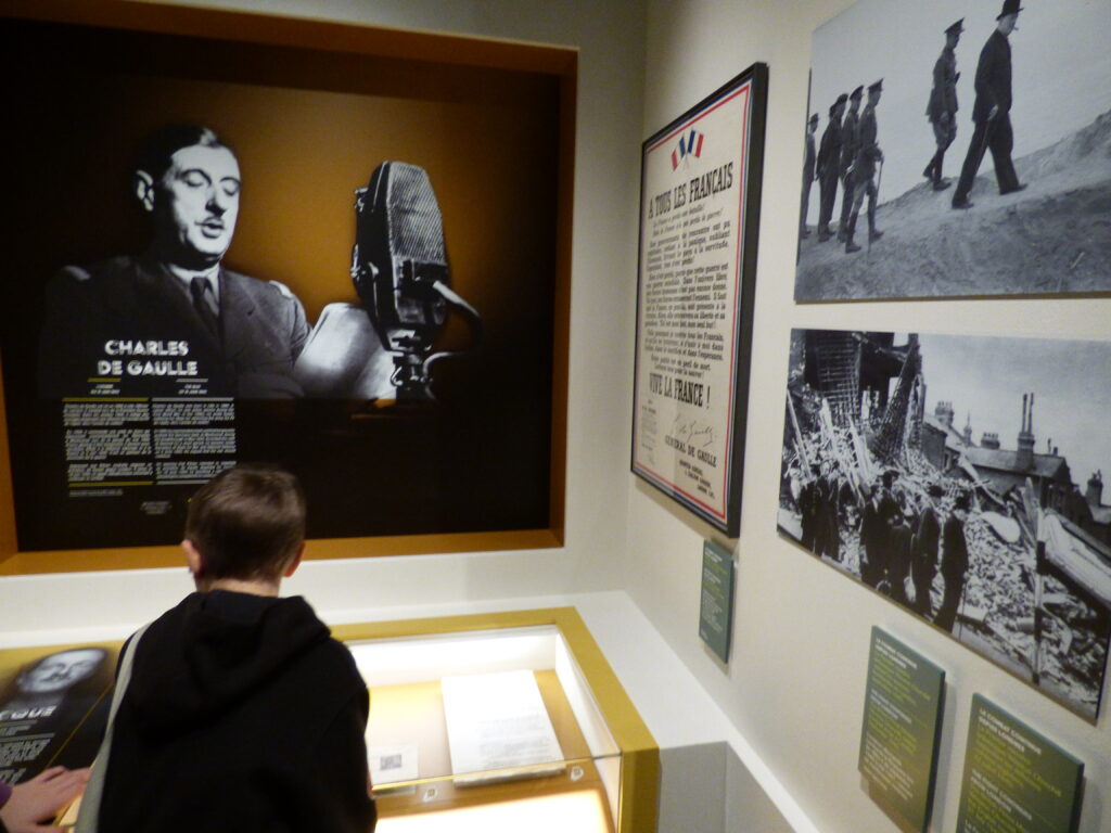 Musée de la Libération, vitrine de Gaulle