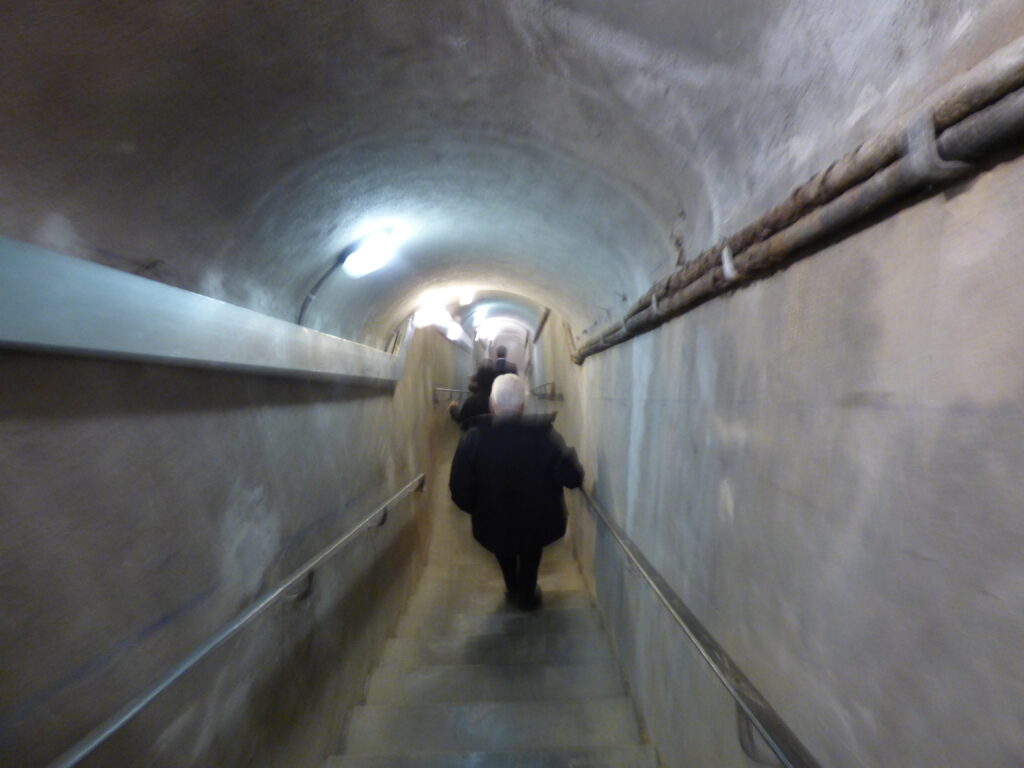 Musée de la Libération, descente de l'escalier