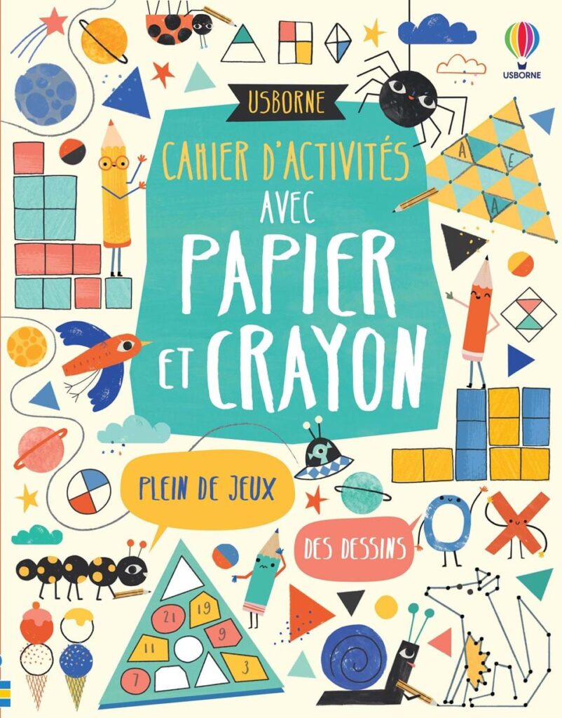 Cahier d'activités avec papier et crayon couverture