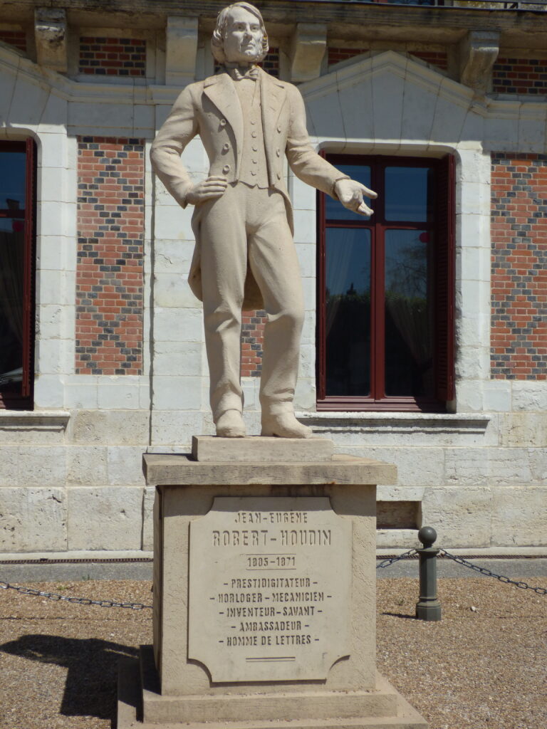 Statue de Jean-Eugène Robert-Houdin