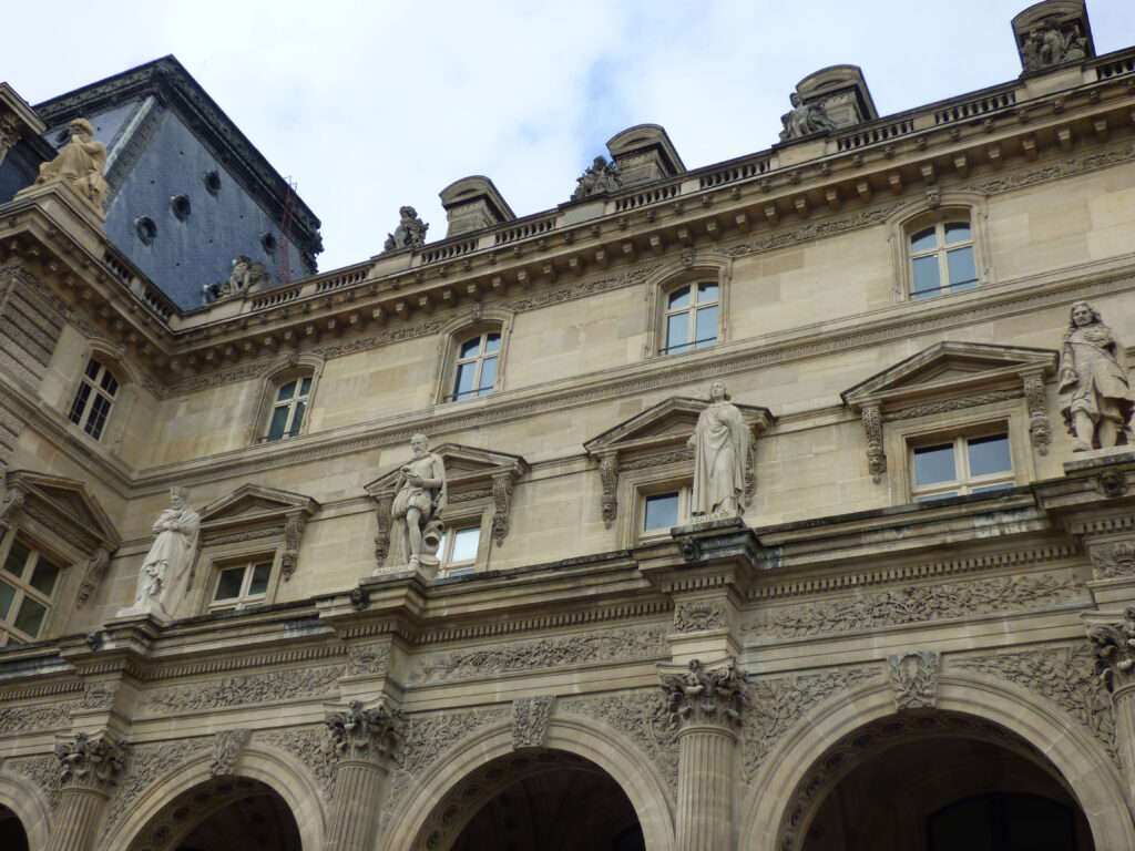 Statues des hommes illustres, cour du Louvre