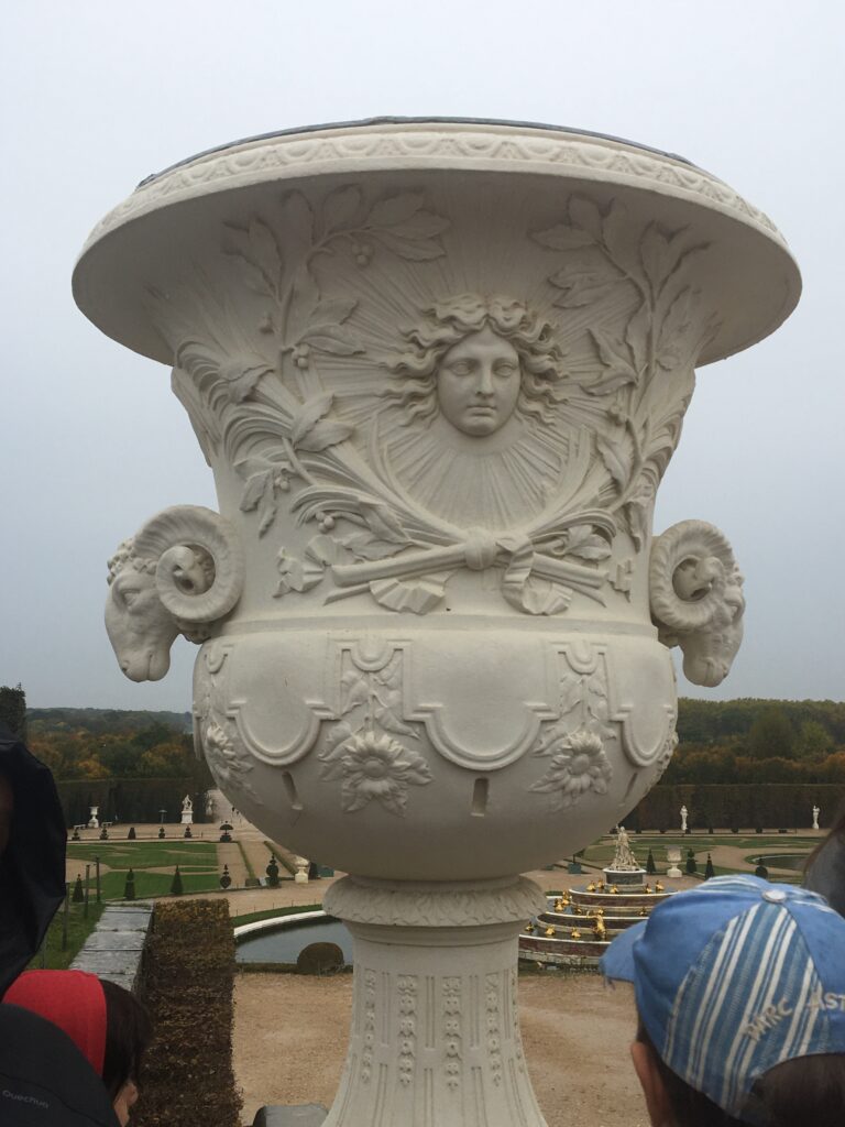 Vasque roi-soleil, château de Versailles