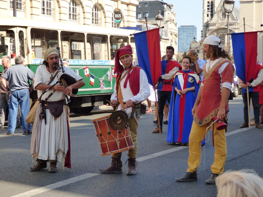 Festival Paris vaut bien une fête, défilé