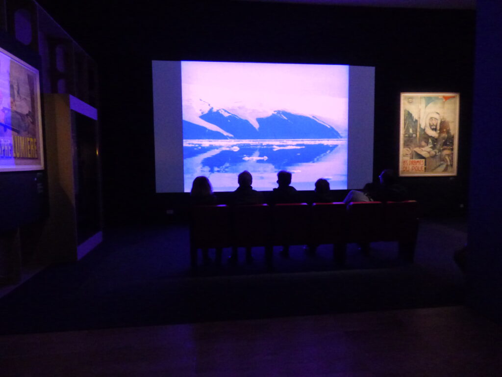 Musée Marine, Expo Objectif mer, écran de projection