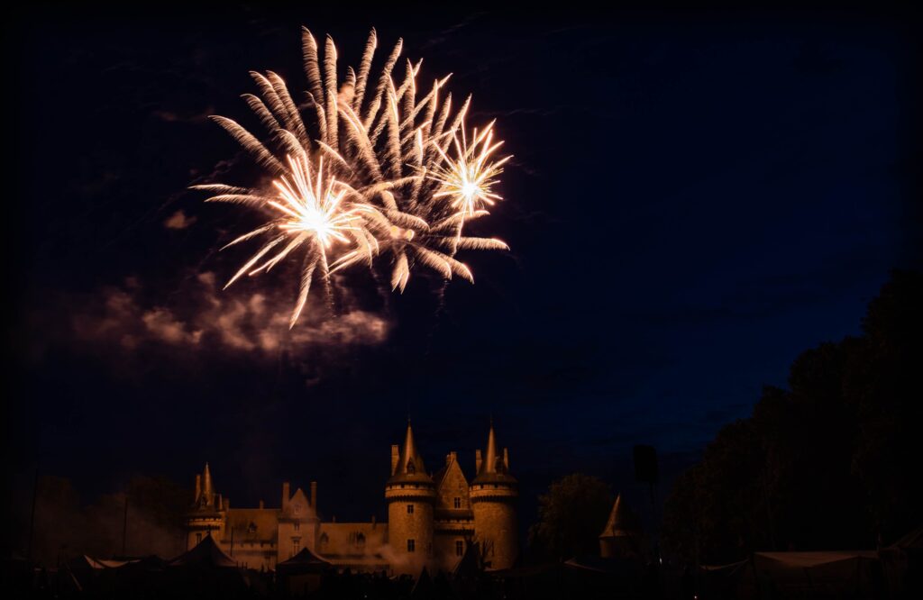 Feu d'artifice lors des Heures Historiques de Sully sur Loire en mai 2023